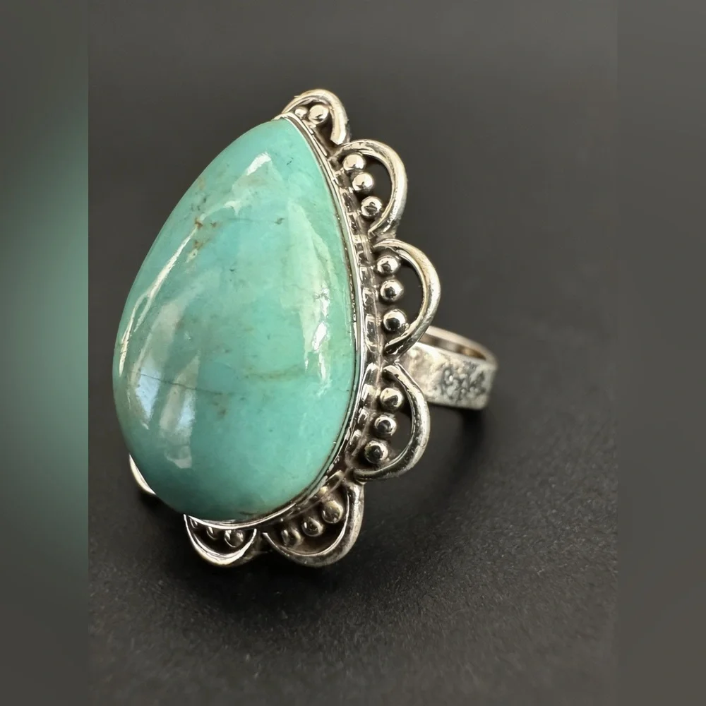 Genuine kingmanTurquoise‎ Teardrop ring set in Sterling silver intricate setting